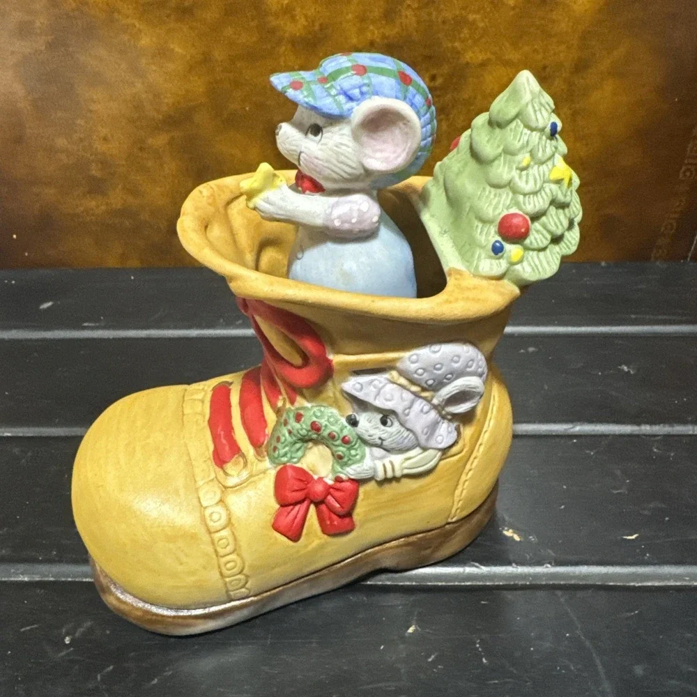 Mouse Christmas Music Box Mice In Shoe Jasco Porcelain EXCELLENT CONDITION Works